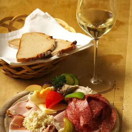 Bacchuskeller Eva Lambauer Hotel *